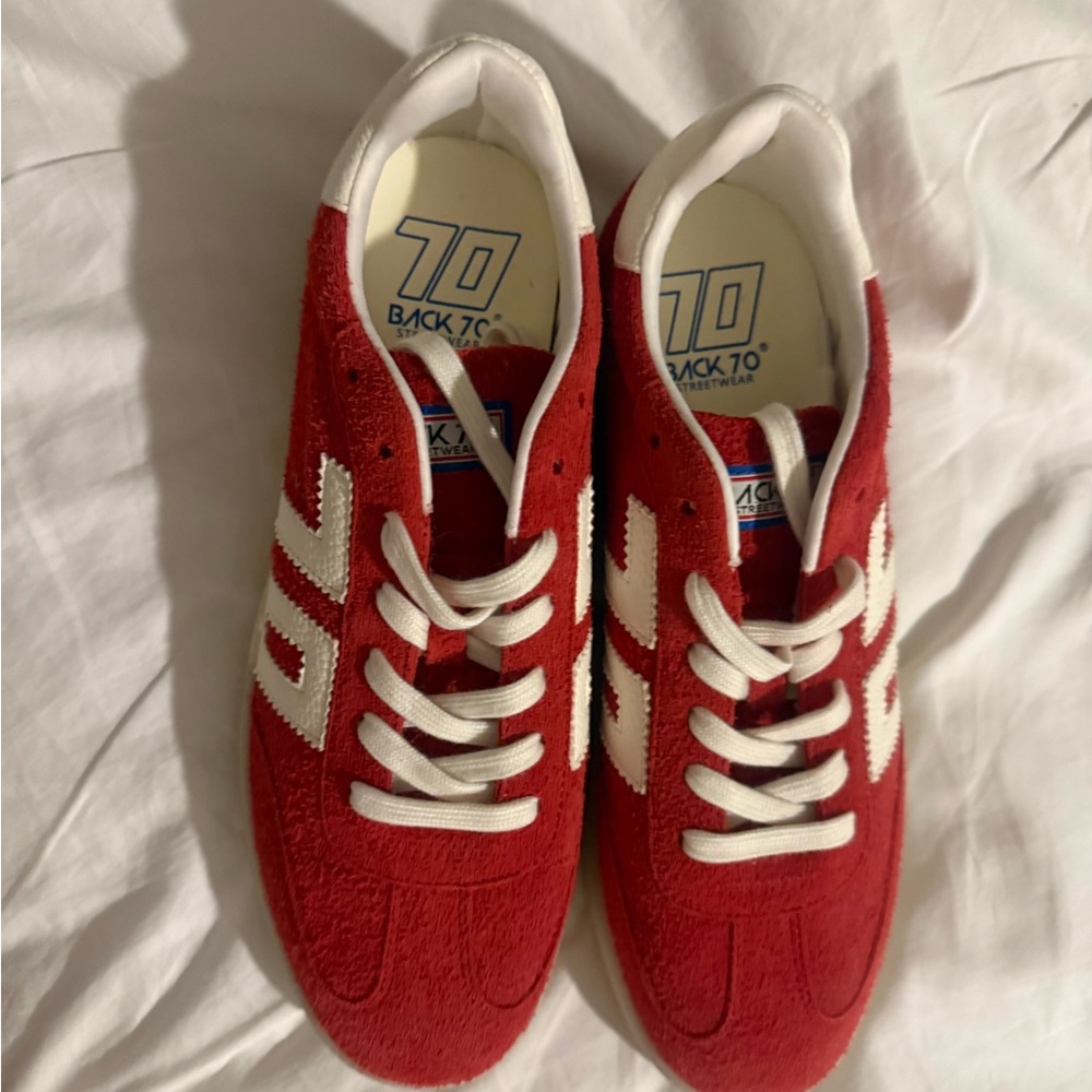 NEW BACK 70s SNEAKER